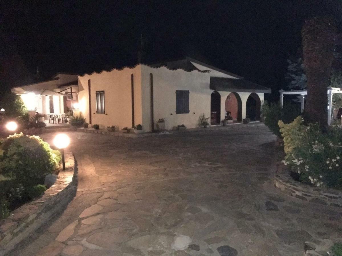 Casa Vacanze La Guzzetta Ranch Canaglia Exterior photo